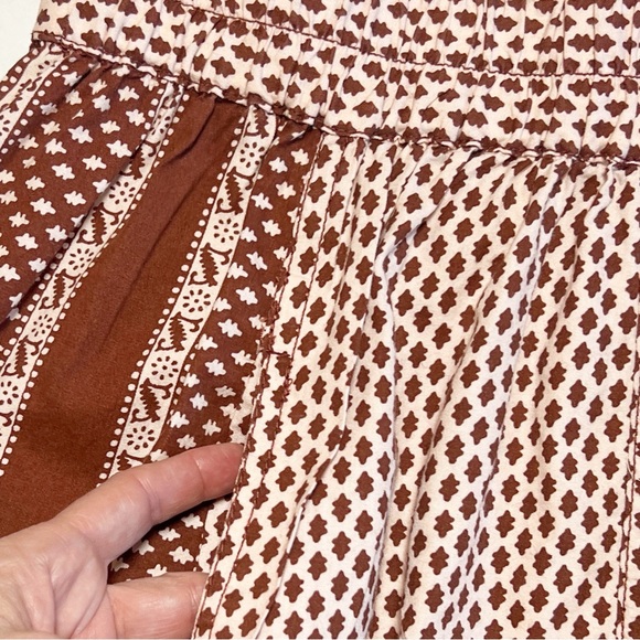 •FREE PEOPLE• Get Free Printed High Rise Pull-On Shorts in Cream & Burgundy Med - Picture 5 of 12